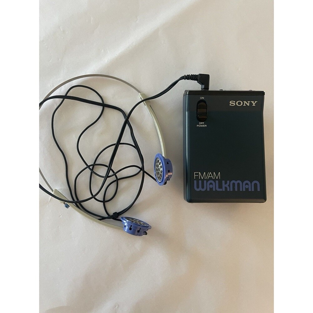 Vintage Sony SRF-49 FM/AM Stereo Radio Walkman Blue w Headphones Belt Clip Works - Picture 3 of 3